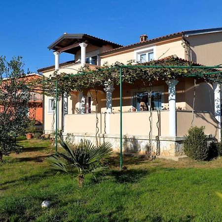 Comfortable Apartment Near Pula Marčana Buitenkant foto