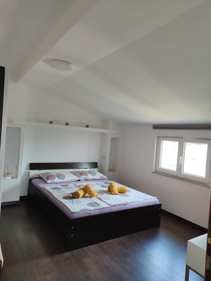 Comfortable Apartment Near Pula Marčana Kamer foto